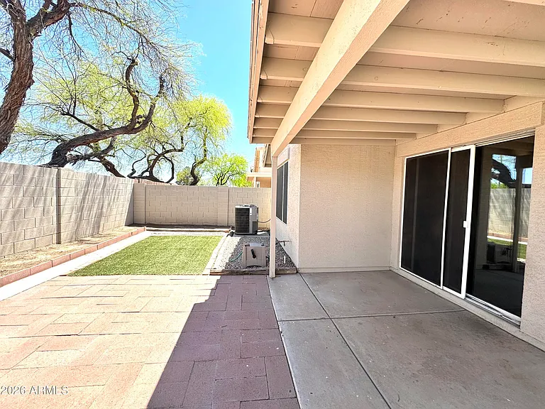 629 N Kenneth Pl — Photo 22