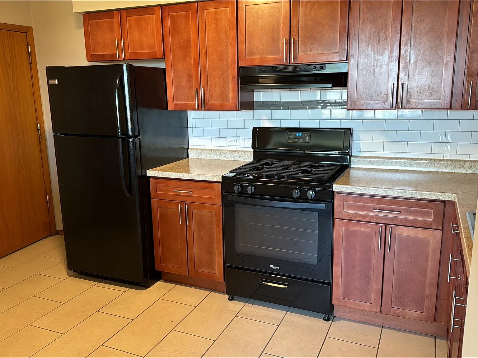 2 bed, 715 sqft, $1,650 — Photo 4