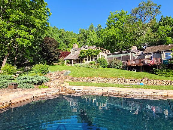 Long private home with ground floor apartment at the far end.