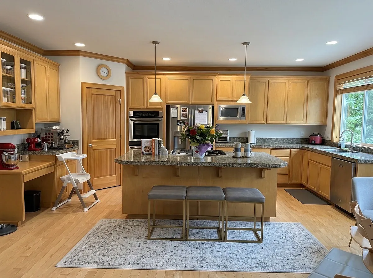 4 bed, 2.5 bath, 4164 sqft, $8,500 — Photo 4