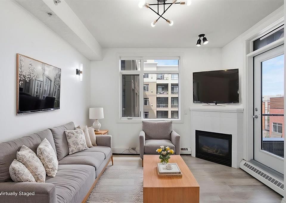 1st image of 930 S Centre Ave NE #438