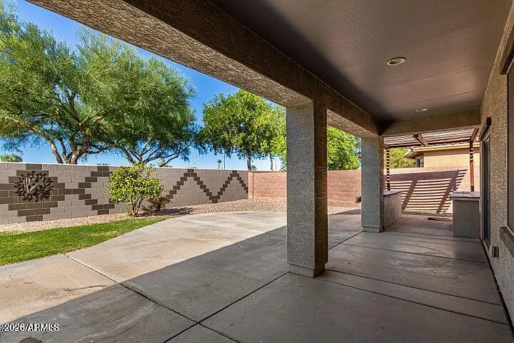 2466 E Katrina Trl — Photo 32