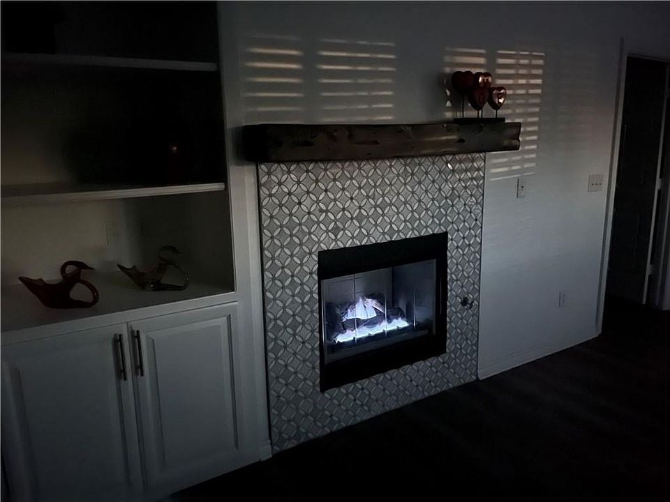 1st image of 300 Glen Dr