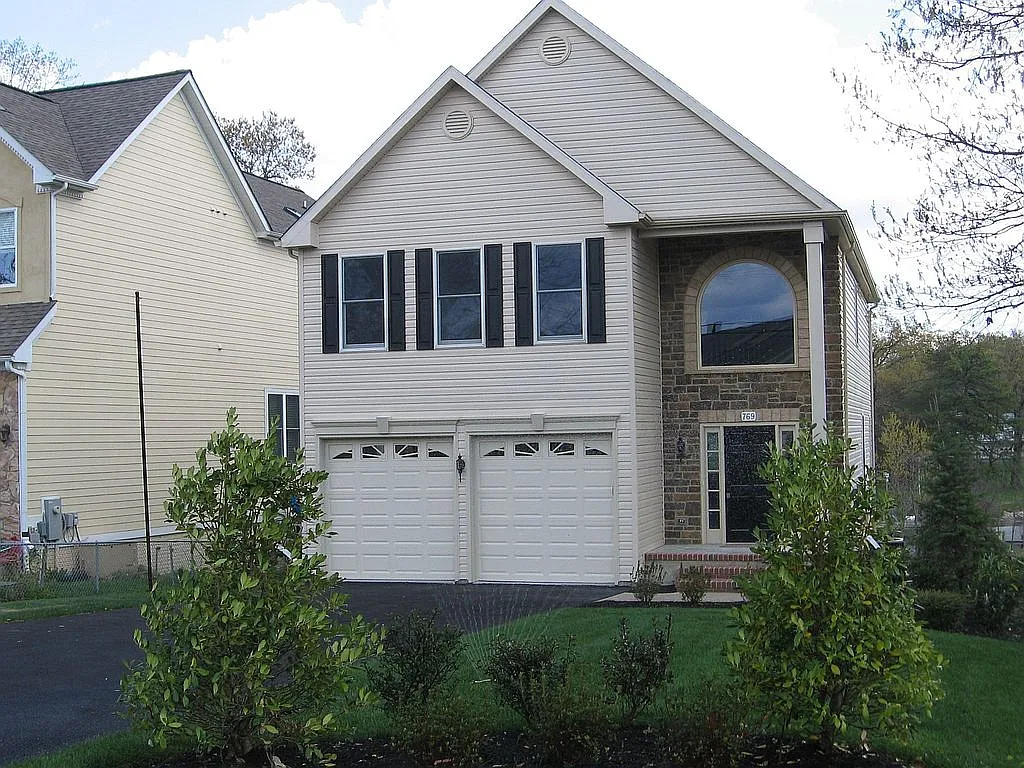 769 Powhatan Beach Rd photo 1