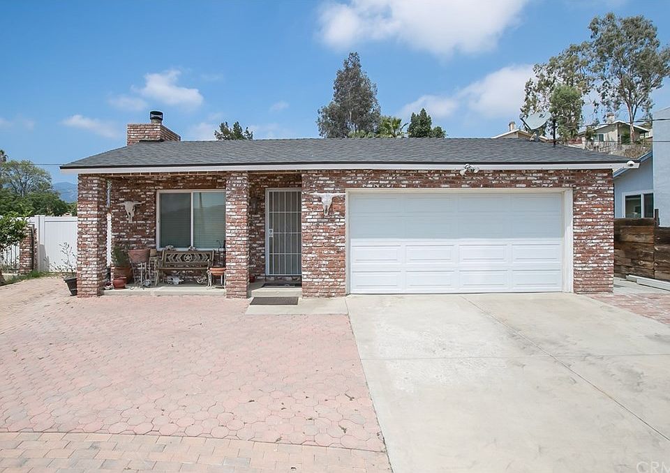 1st image of 19077 Envoy Ave