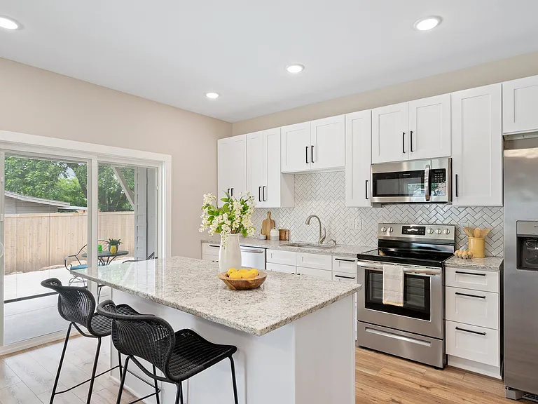 420 Craig St #B3 — Photo 1