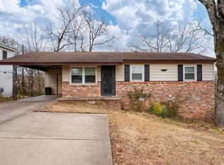 2 Somerset Dr, N Little Rock, AR 72118