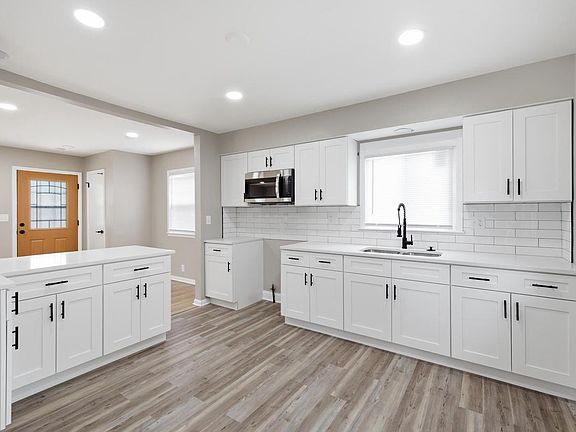 4th image of 8233 W Lancaster AVENUE