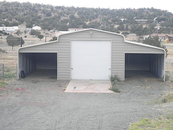 4th image of 137 W Grand Vw