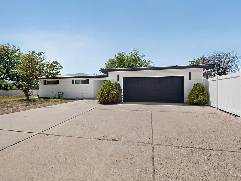 824 Ortega Rd NW — Photo 3
