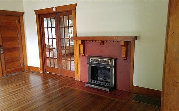 3rd image of 733 E Illinois Ave