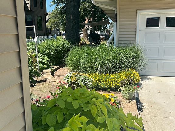 4th image of 151 W Maple Dr