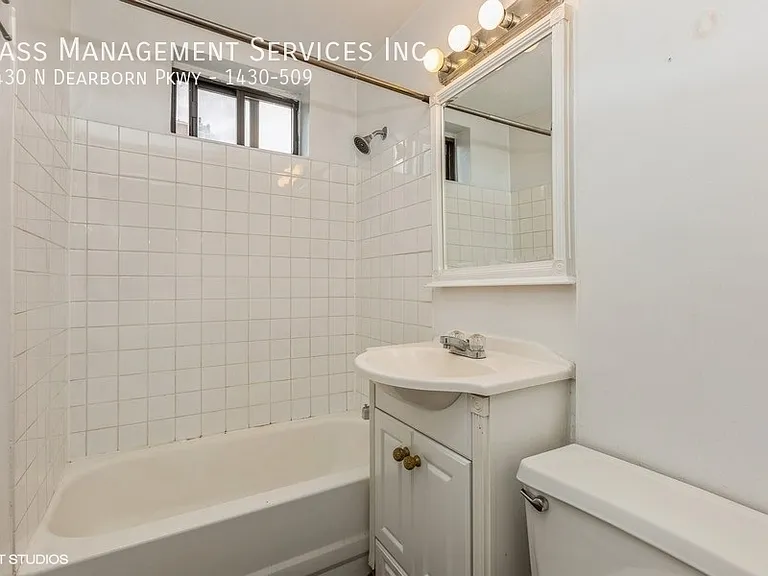 1430 N Dearborn Pkwy — Photo 51