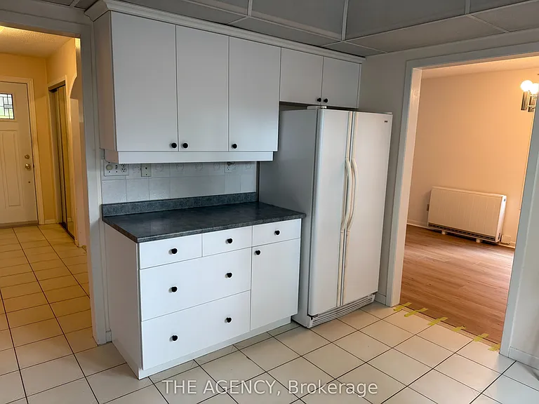 323 Waratah Ave — Photo 12