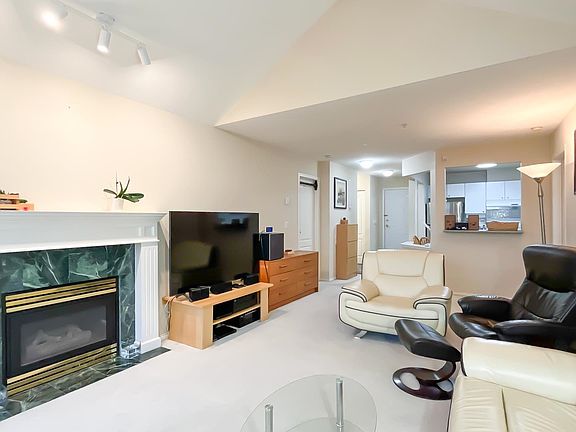 4th image of 5888 Dover Cres #425