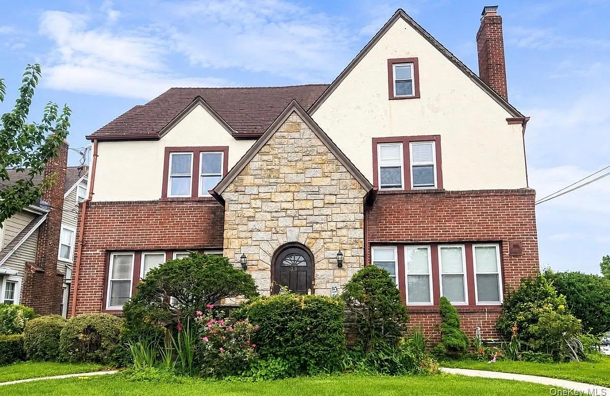 4 bed, 2.0 bath, 2342 sqft, $3,800 — Photo 1