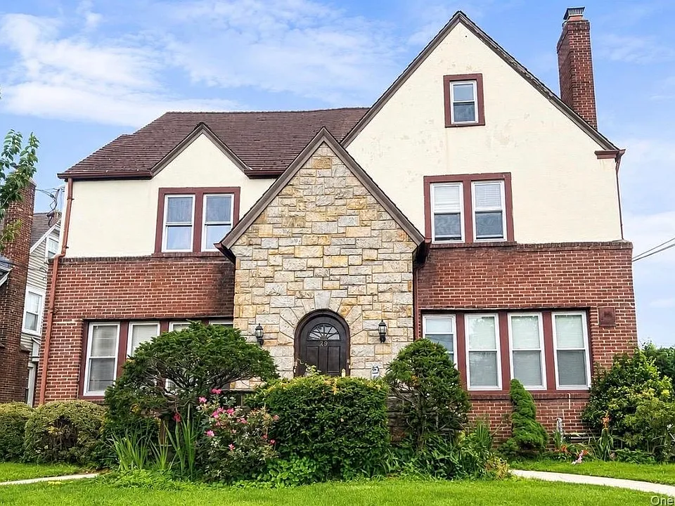49 Hempstead Ave
