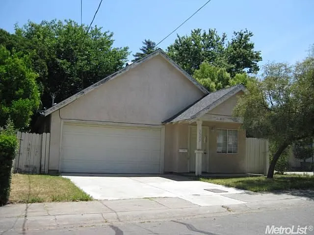 3533 37th St photo 1