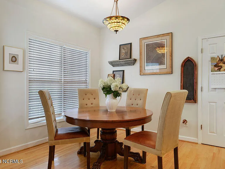 35 Bedford Cir — Photo 12