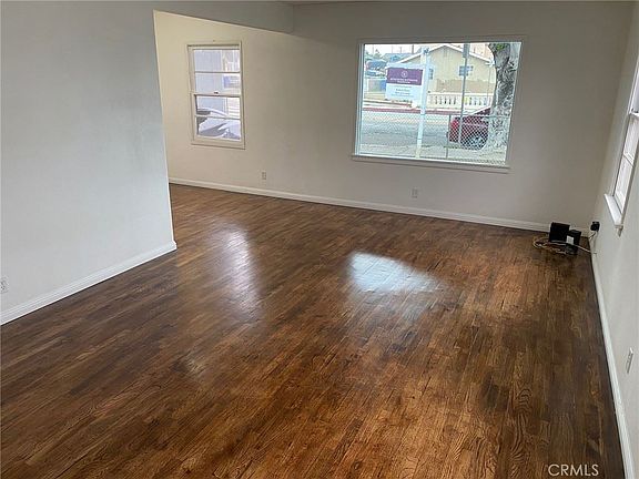 5th image of 3262 E 4th St