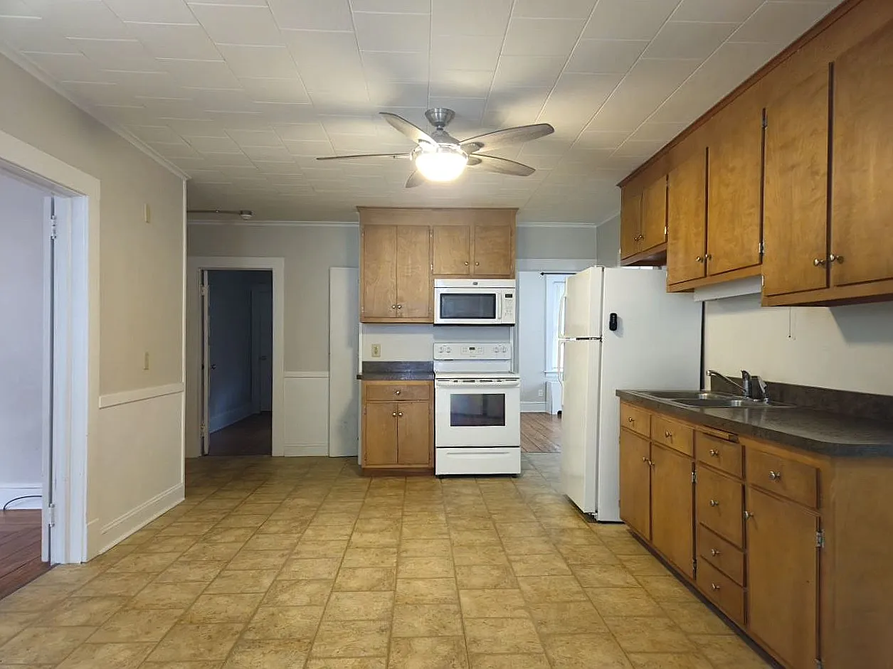 3 bed, $1,800 — Photo 3
