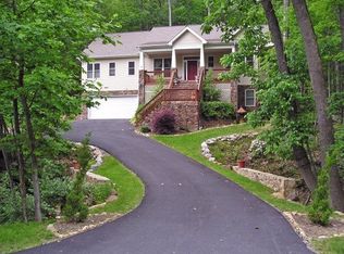 5267 Trevino Dr, Mcgaheysville, VA 22840