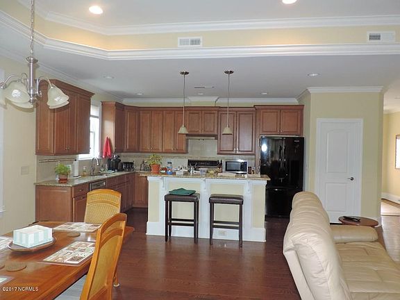 3rd image of 8253 Compass Pointe East Wynd NE