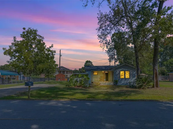 918 Big Deer Dr, Crosby, TX 77532