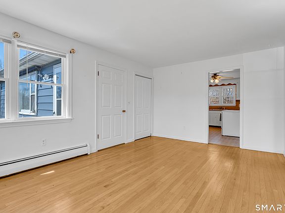5th image of 38 Sunnybrook Lane