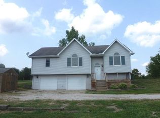 6407 Westside Rd, Clinton, IL 61727