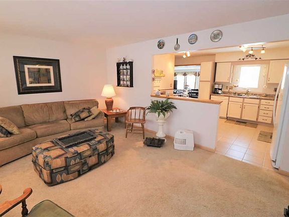 4th image of 9729 Petunia Dr