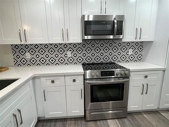 3rd image of 545 Oaks Ln APT 210