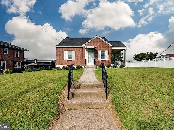 3rd image of 209 Carroll St