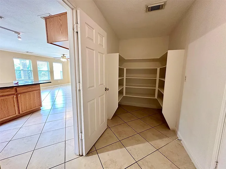 9922 Sand Lodge Ln — Photo 8