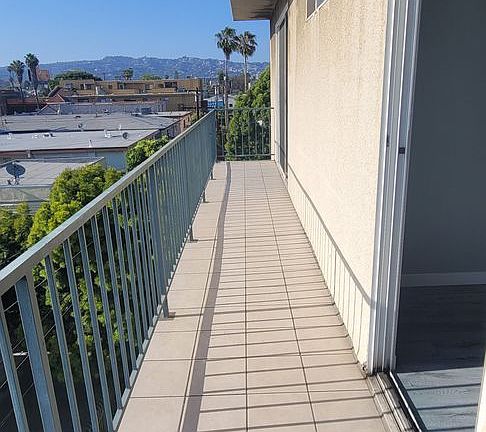 4th image of 1457 S Shenandoah St APT 303