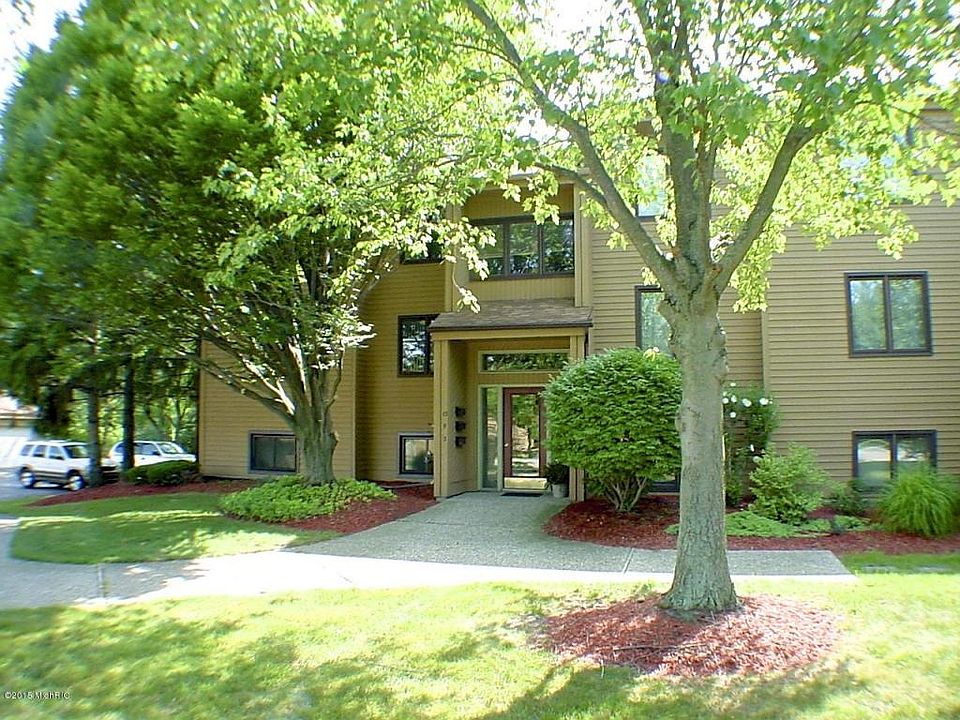 1st image of 300 Farington Blvd APT 9