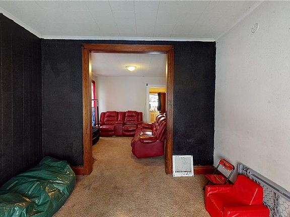 5th image of 127 Royal Ave