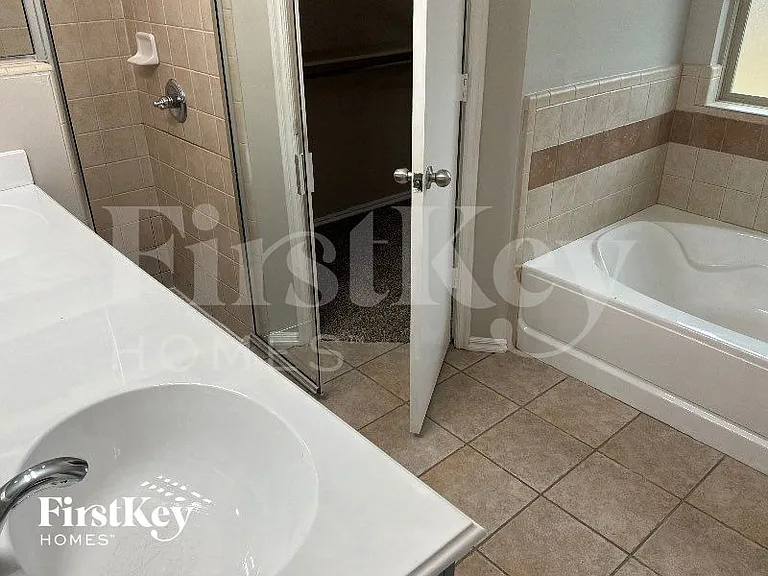 5108 NW 163rd St — Photo 12