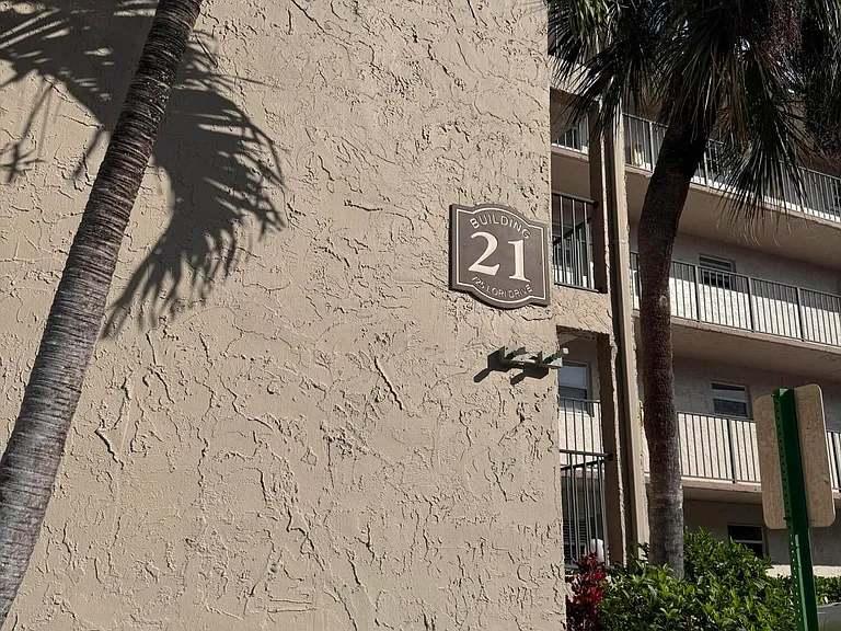 725 Lori Dr #107 — Photo 4