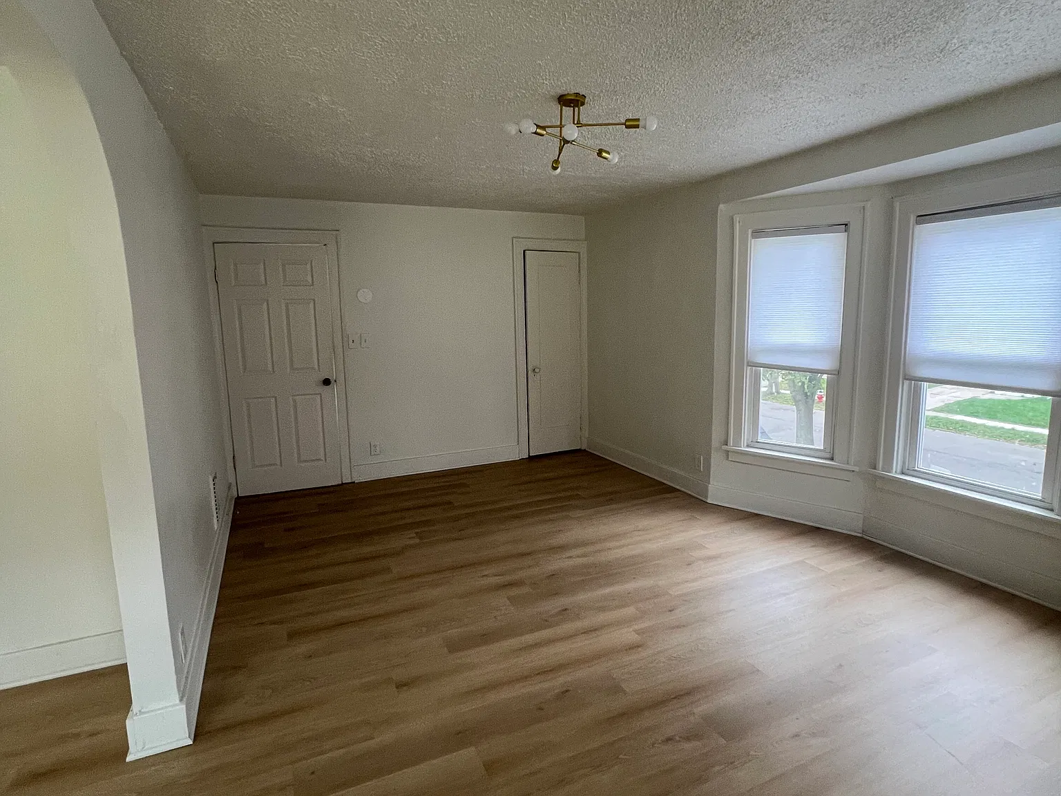 2 bed, 900 sqft, $1,500 — Photo 2