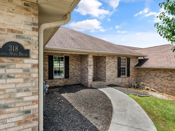 318 Royal Oaks Dr, Maryville, TN 37801