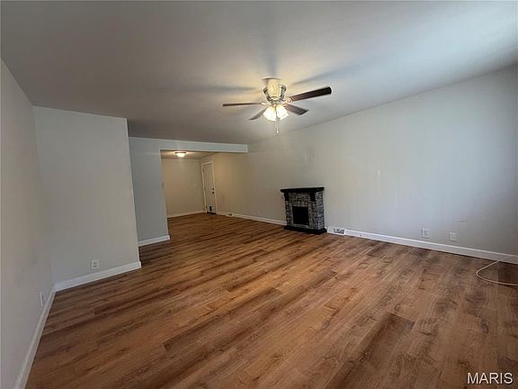 3rd image of 1323 W Congress St
