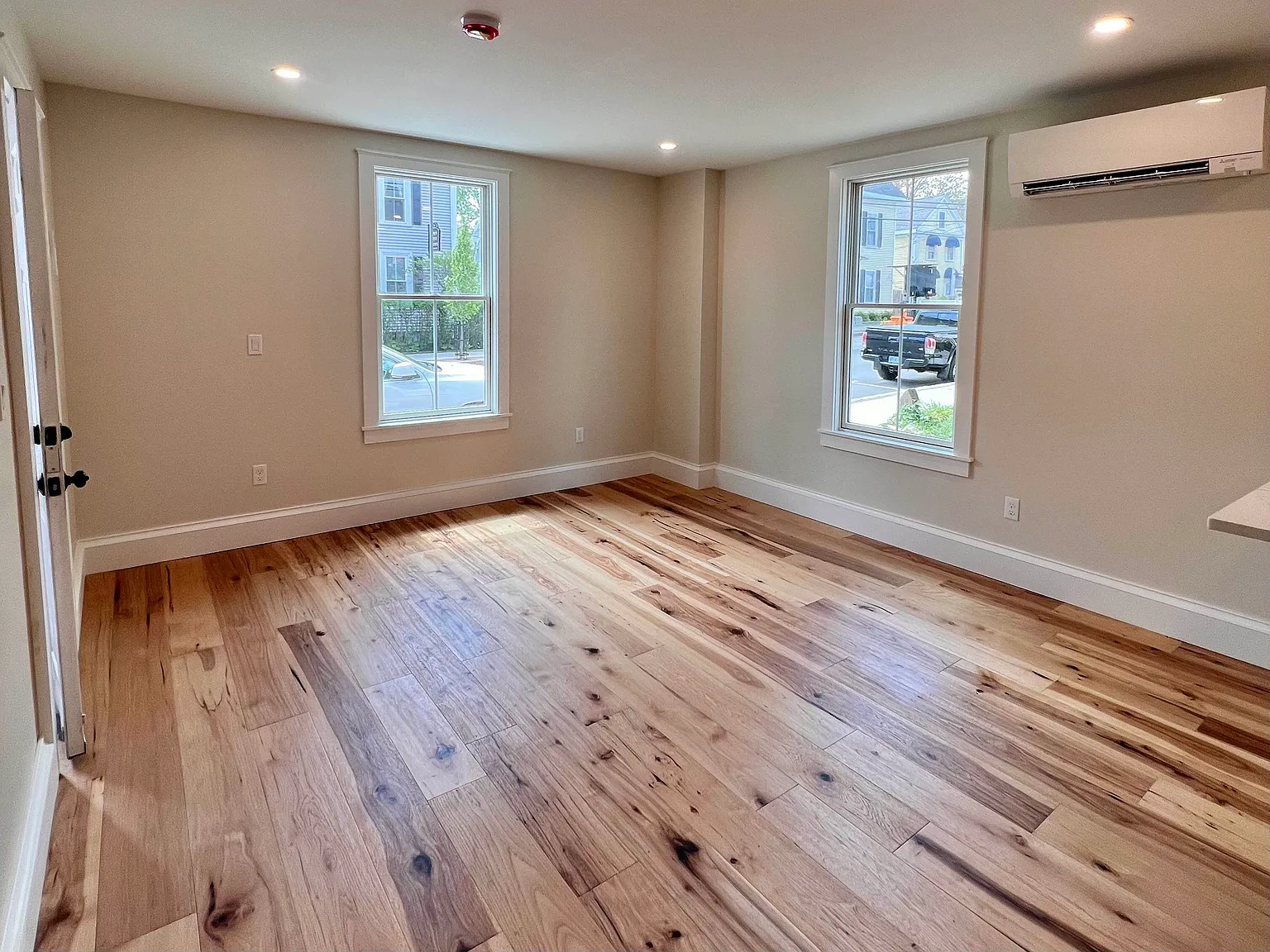 1 bed, 1.0 bath, 734 sqft, $3,000 — Photo 3