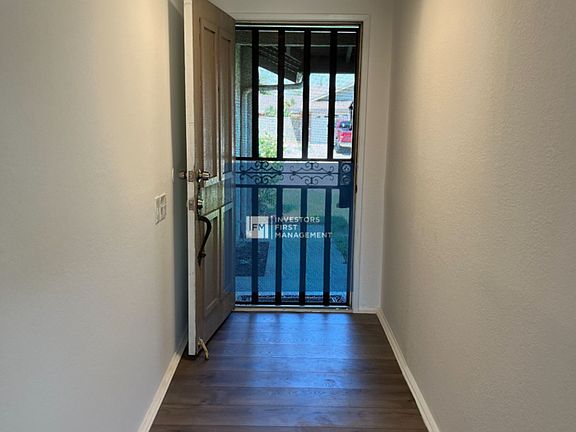 4th image of 24231 Bay Ave #1