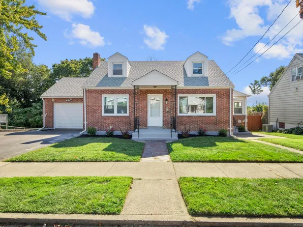 11 Hughes Street, East Haven, CT 06512