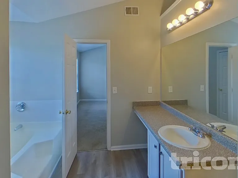 842 Asbury Trl — Photo 11