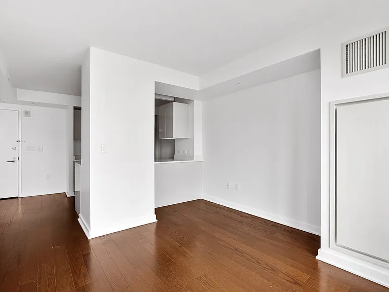 400 W 113th St #1505 — Photo 6