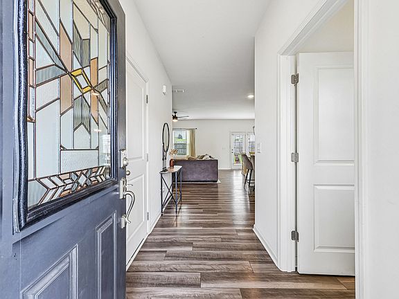 3rd image of 222 Knightsbridge Ln