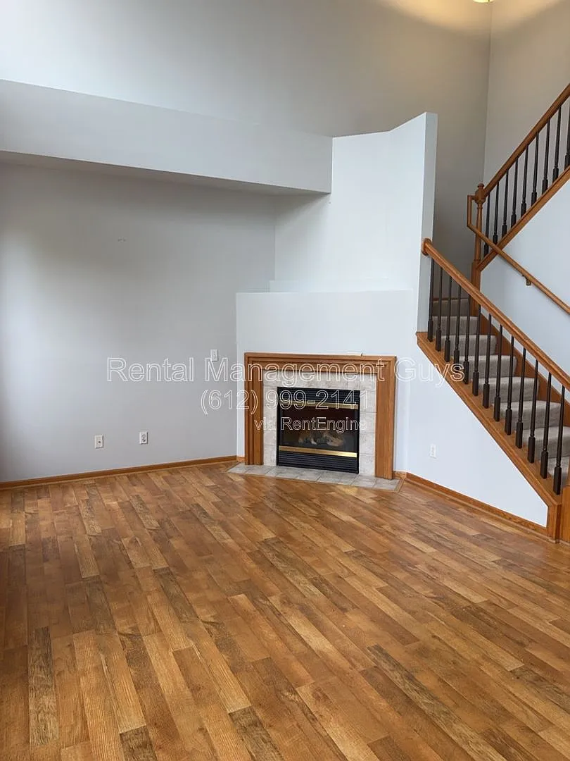 2 bed, 3.0 bath, 1210 sqft, $1,970 — Photo 2