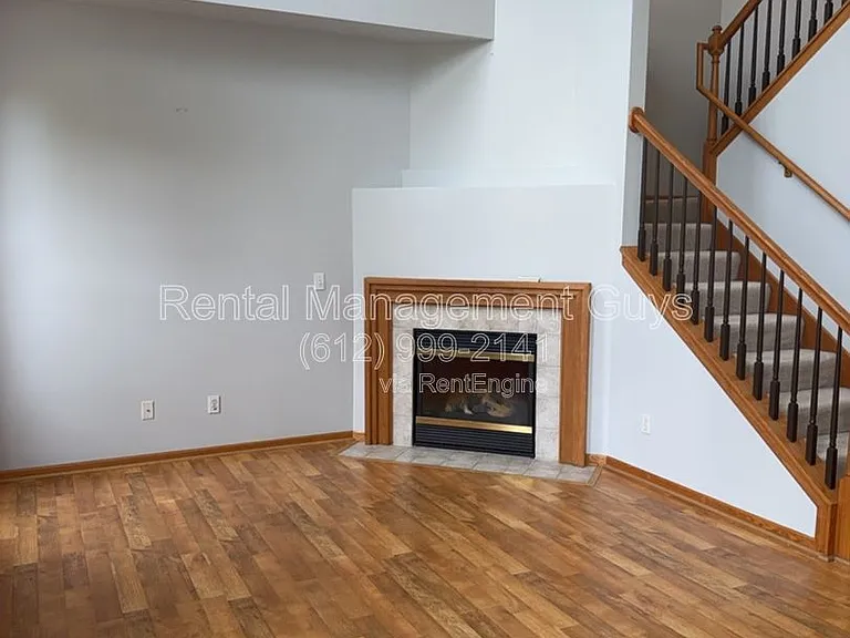 1013 Newport Ave — Photo 5
